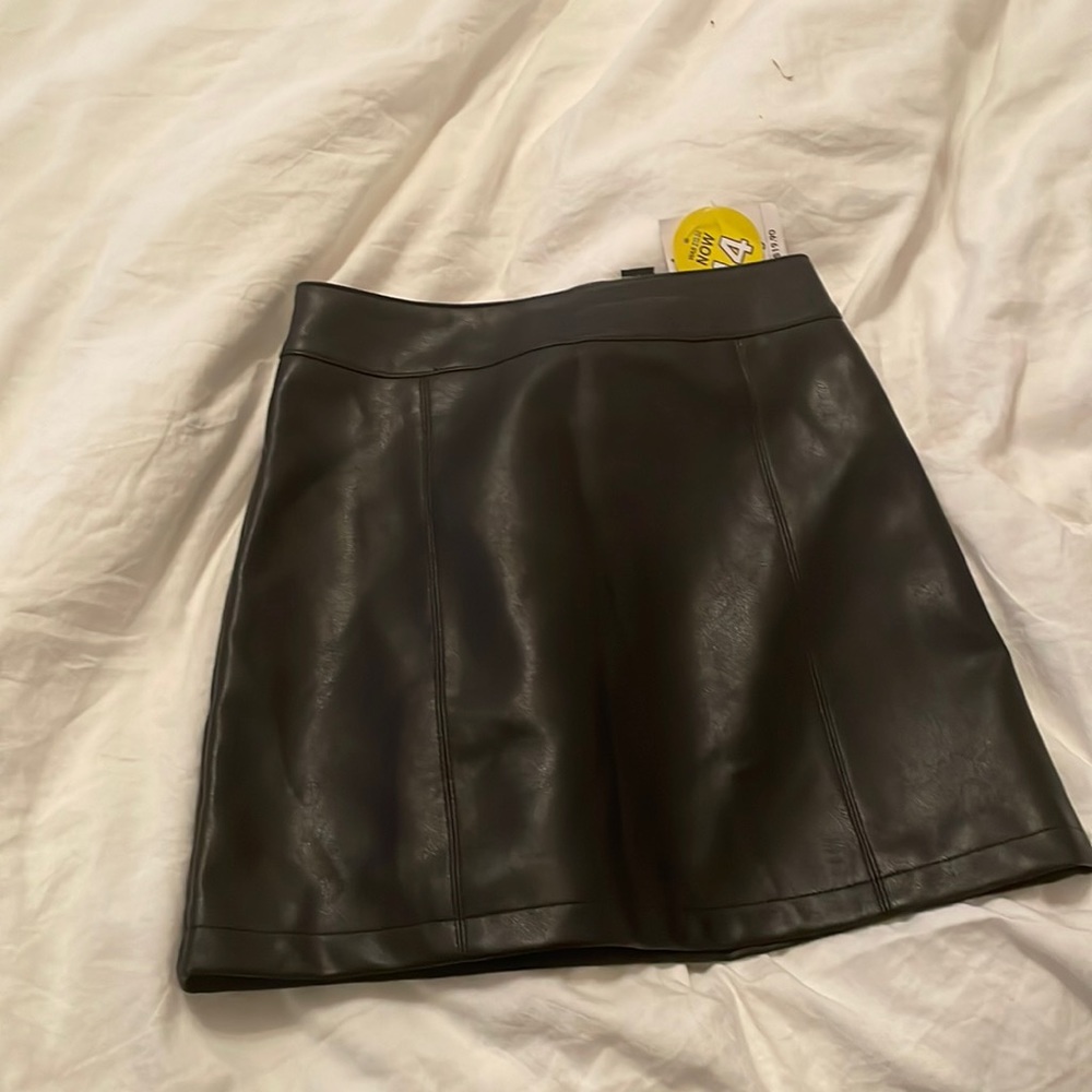 Brand new forever 21 skirt never worn